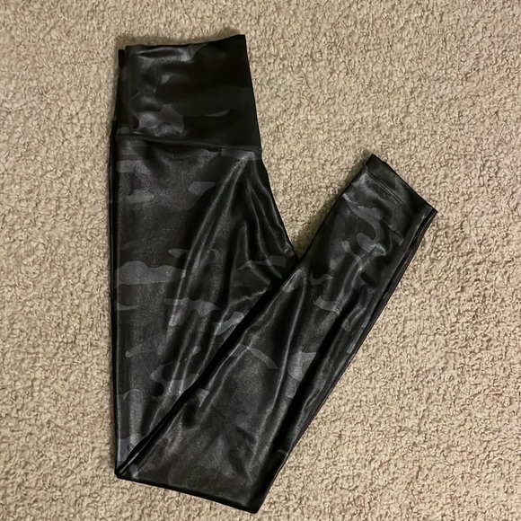 Nike Dri-FIT One Women's Mid-Rise Camo Leggings - Picture 1 of 8